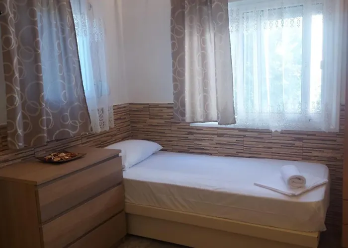 Fernando Guest house Ofrinion