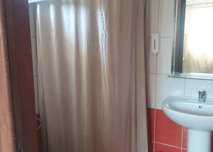 Fernando Guest house Ofrinion